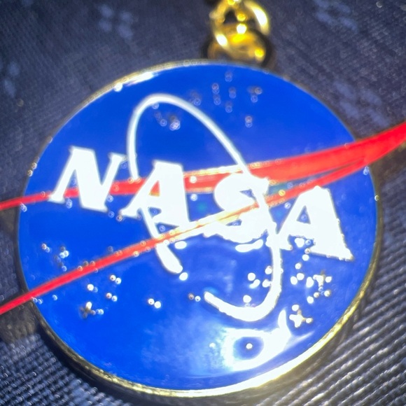 Golden NASA Vector Keychain Space Gift Moon - Picture 4 of 11